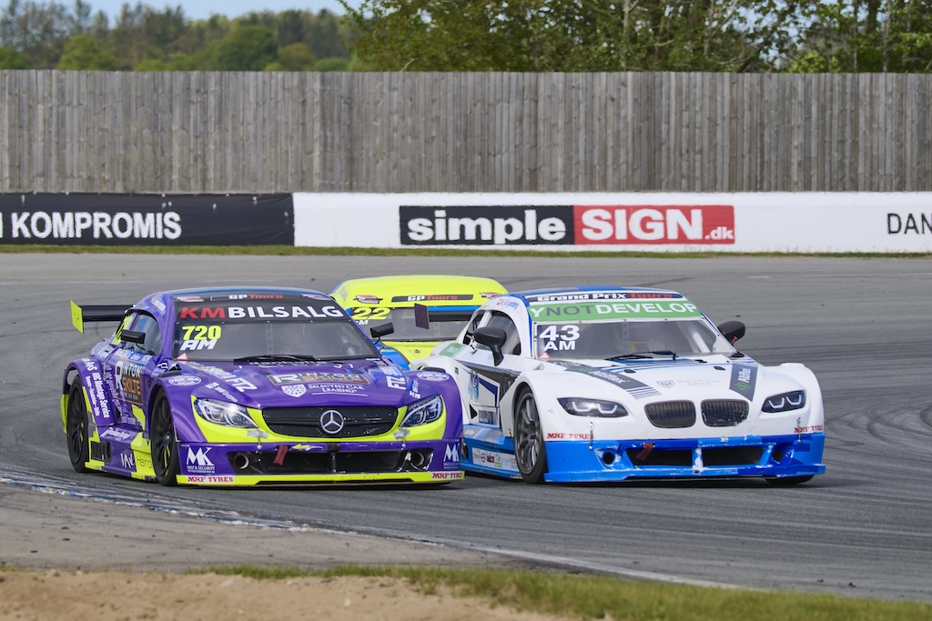 Feltets yngste kører – Jonas Mortensen (720) – haft mange nærkampe med Marco Dahl (22) og Mathias Klingenberg (43).
(Foto: Grippo)